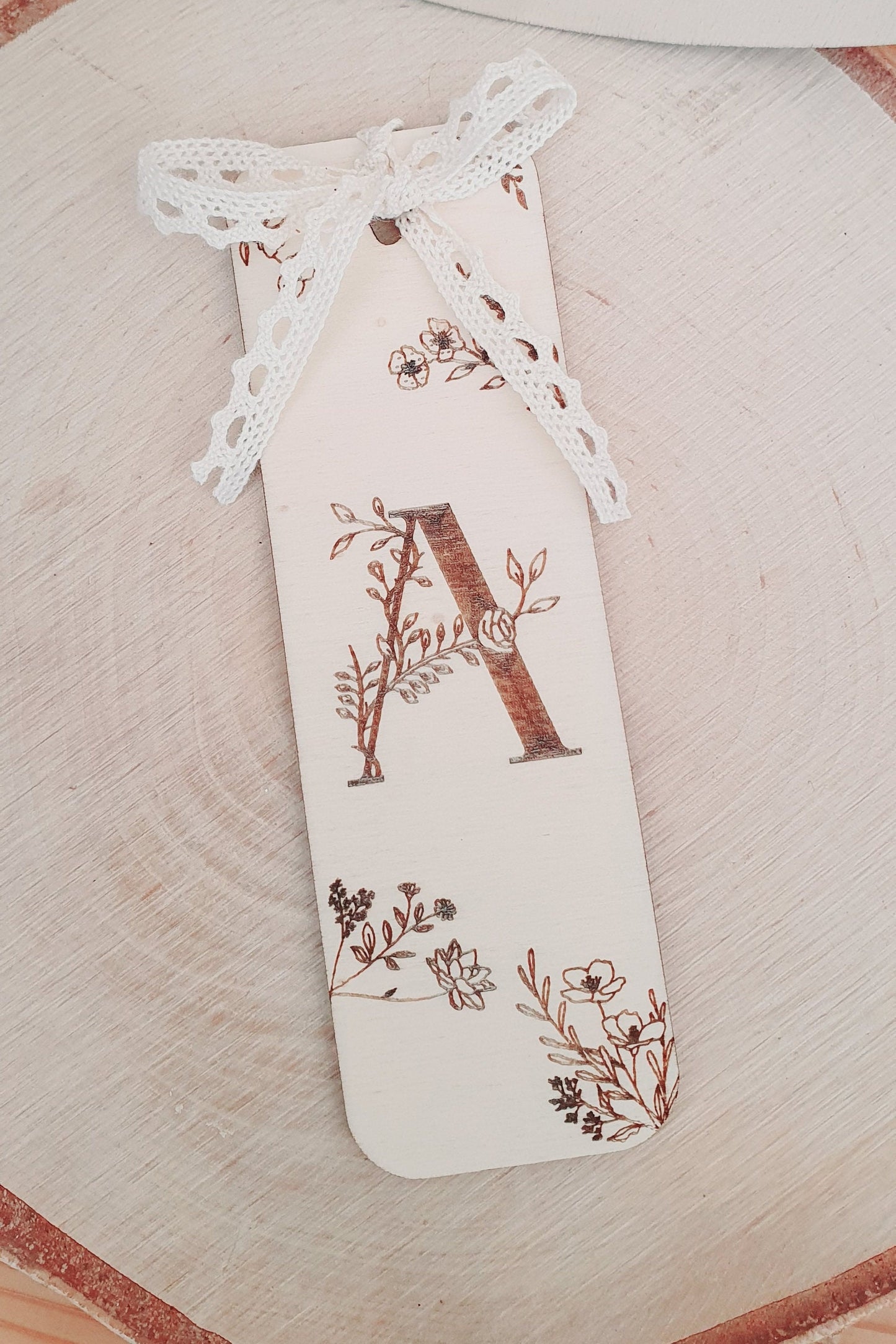Marque page en bois Initiale | cadeau de Noël | Nounou maman amie soeur collegue mamie