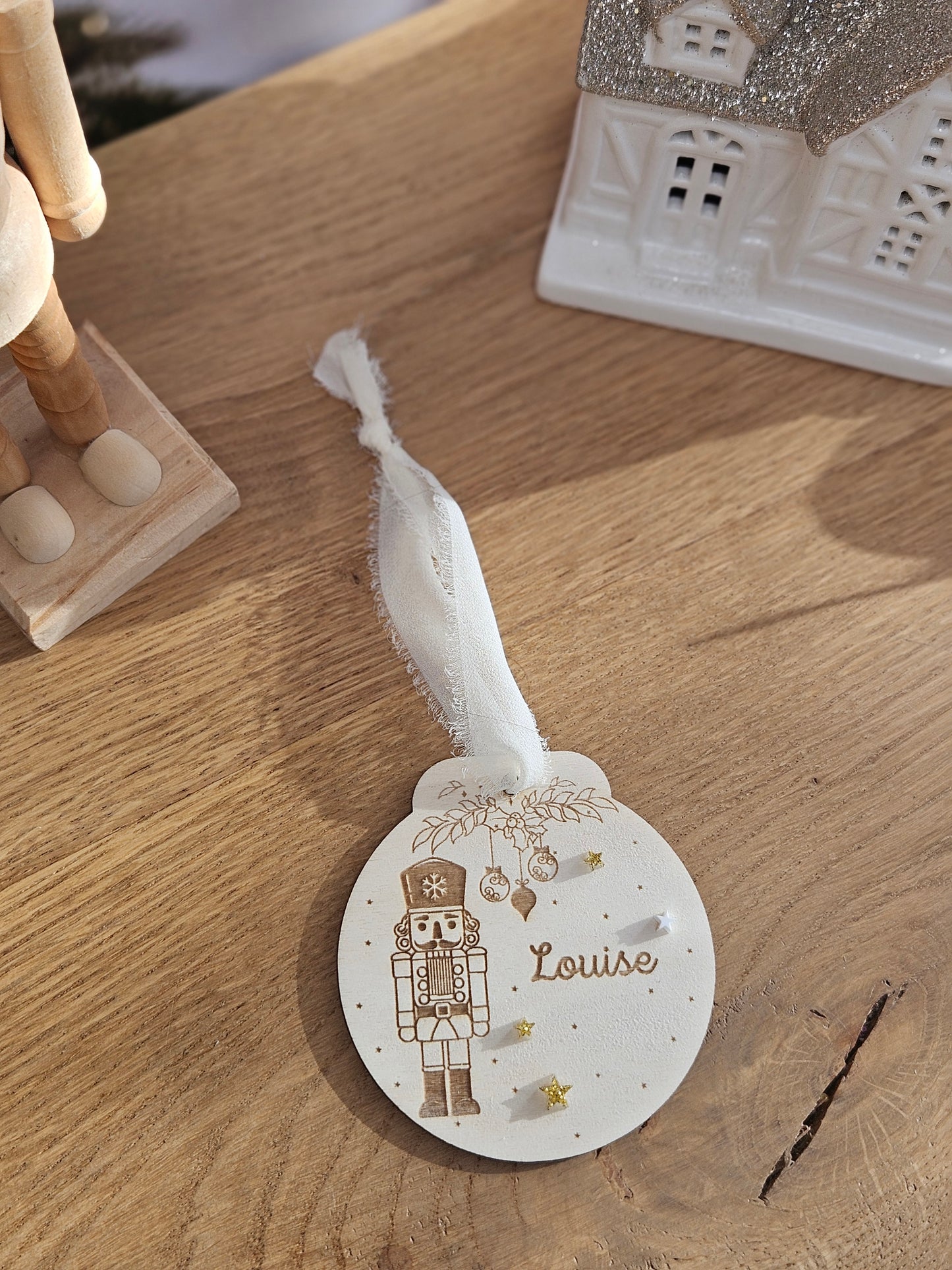 Boule de Noël personnalisée | casse noisette et étoiles