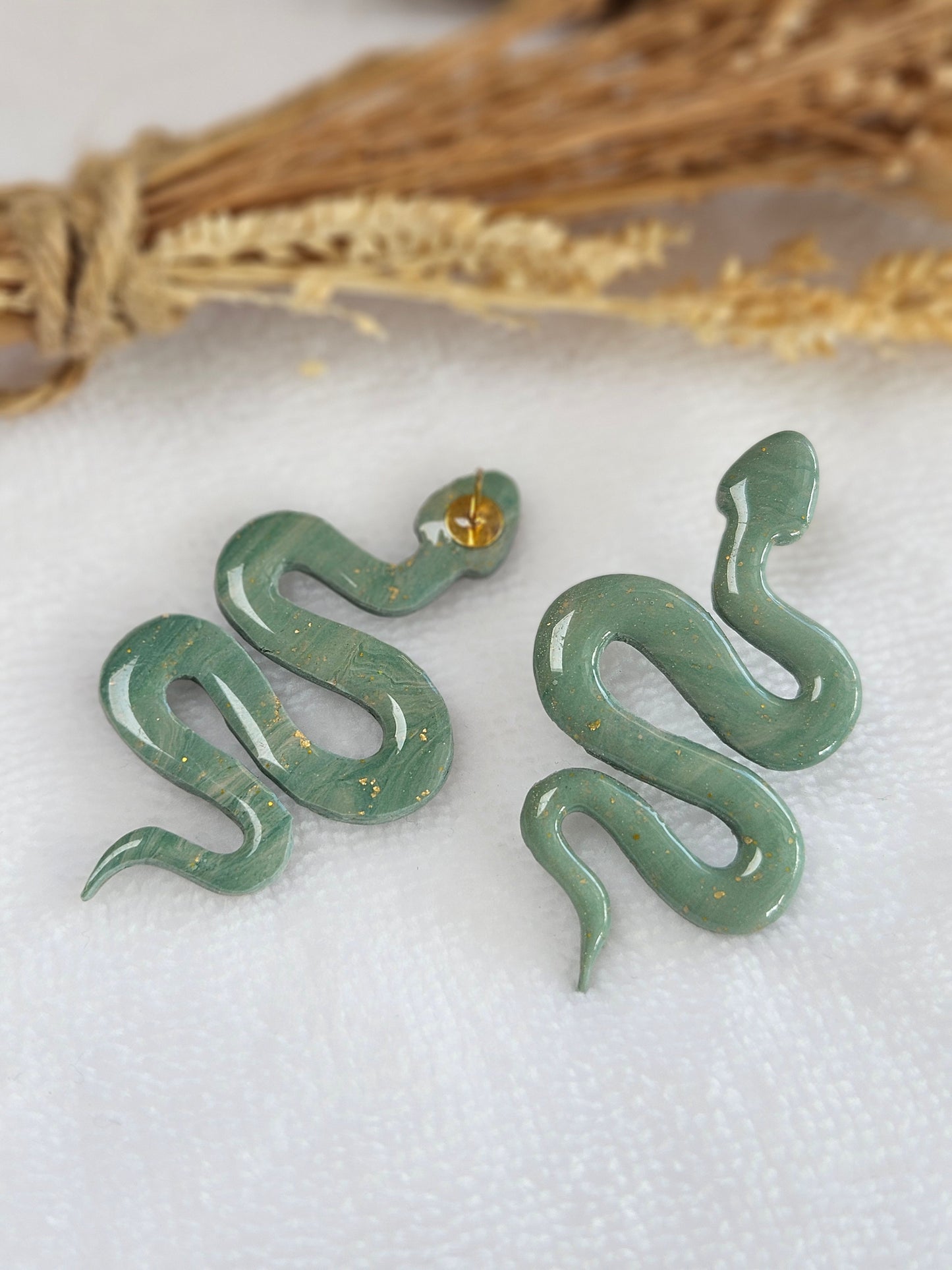 Boucles d'oreilles  - SNAKE - SERPENT - VERT NACRÉ VERT ET OR