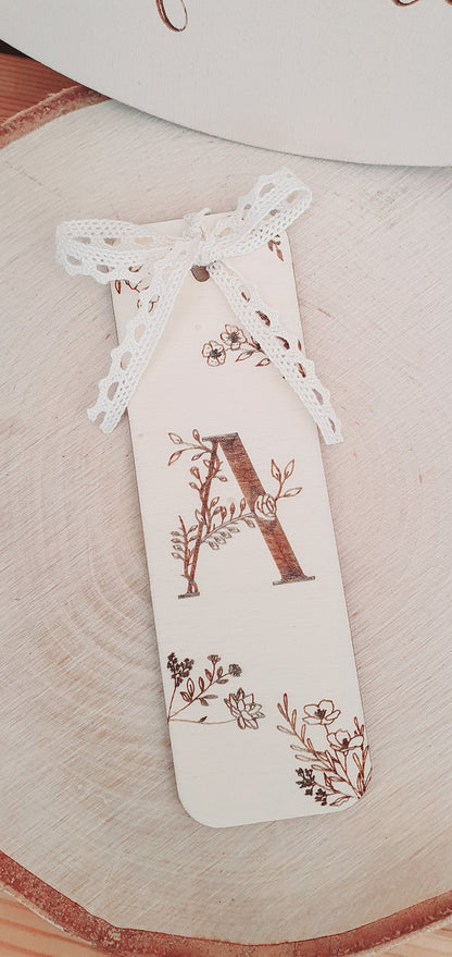 Marque page en bois Initiale | cadeau de Noël | Nounou maman amie soeur collegue mamie
