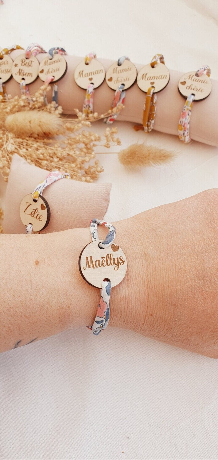 Bracelet personnalisé / liberty / fête des mères / mamie / nounou cadeau femme atsem avs / mère fille matchy