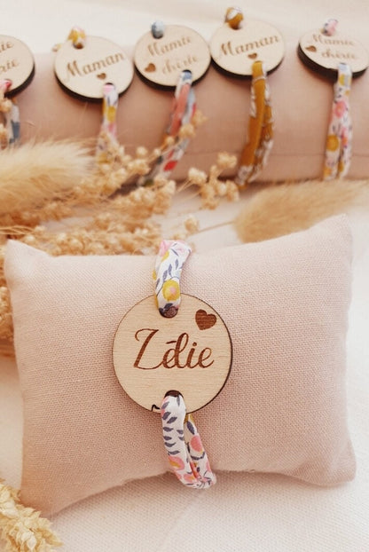 Bracelet personnalisé / liberty / fête des mères / mamie / nounou cadeau femme atsem avs / mère fille matchy