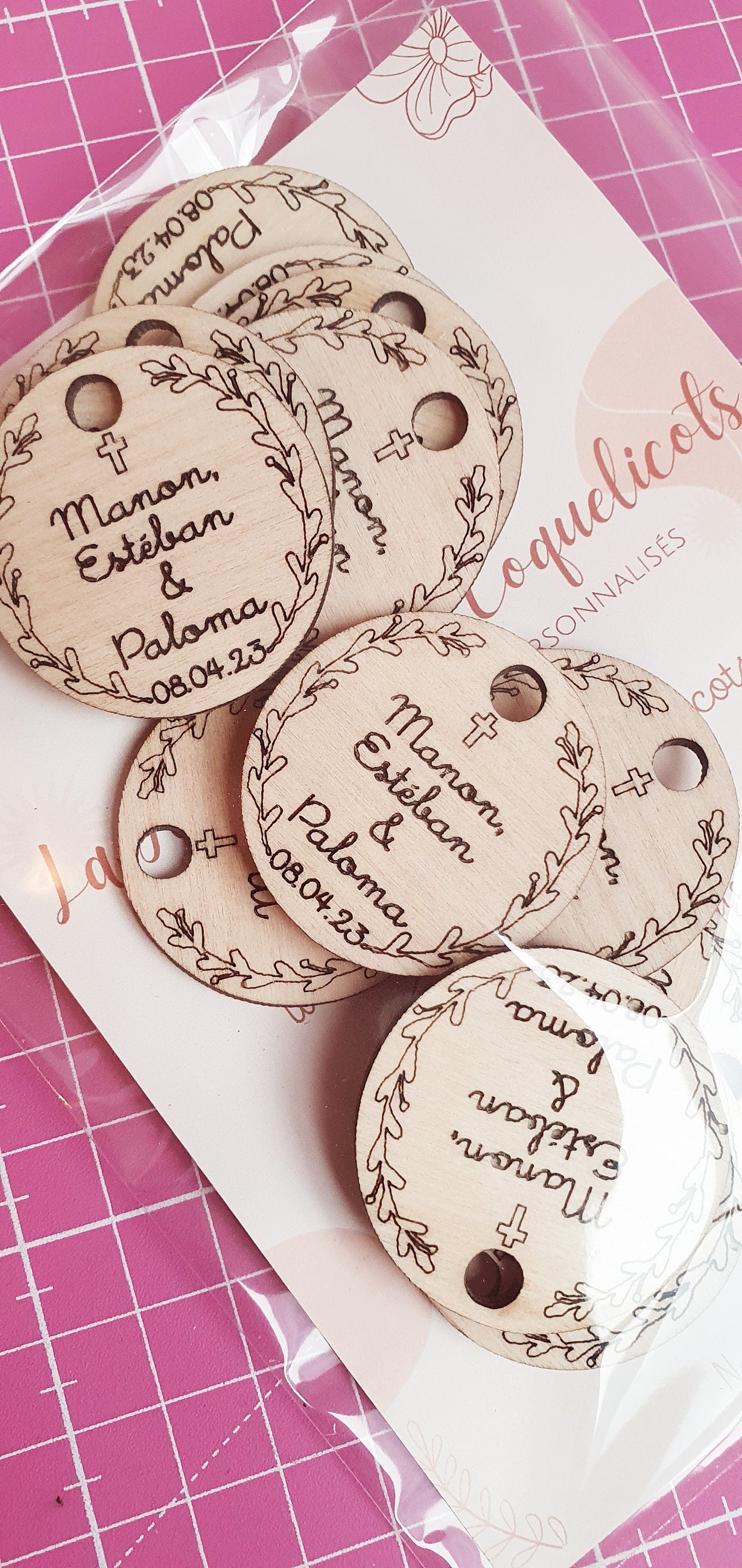 Etiquette personnalisée EN BOIS  | ronde | Mariage baptême baby shower anniversaire pacs communion / Marque place invité