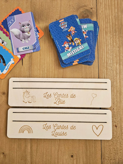 Porte carte / support carte de jeu enfant personnalisé - carte à jouer - autonomie - prénom - garçon fille - idée cadeau personnalisé enfant