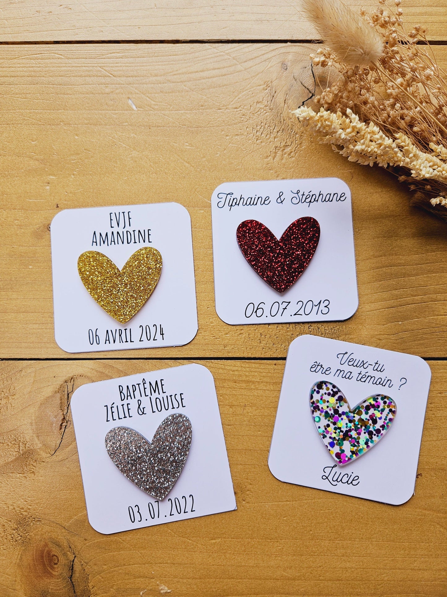 Pin's ou broche carte personnalisée - annonce grossesse fête - mamie- maman - papa - cadeau personnalisé baptême anniversaire -cœur paillète