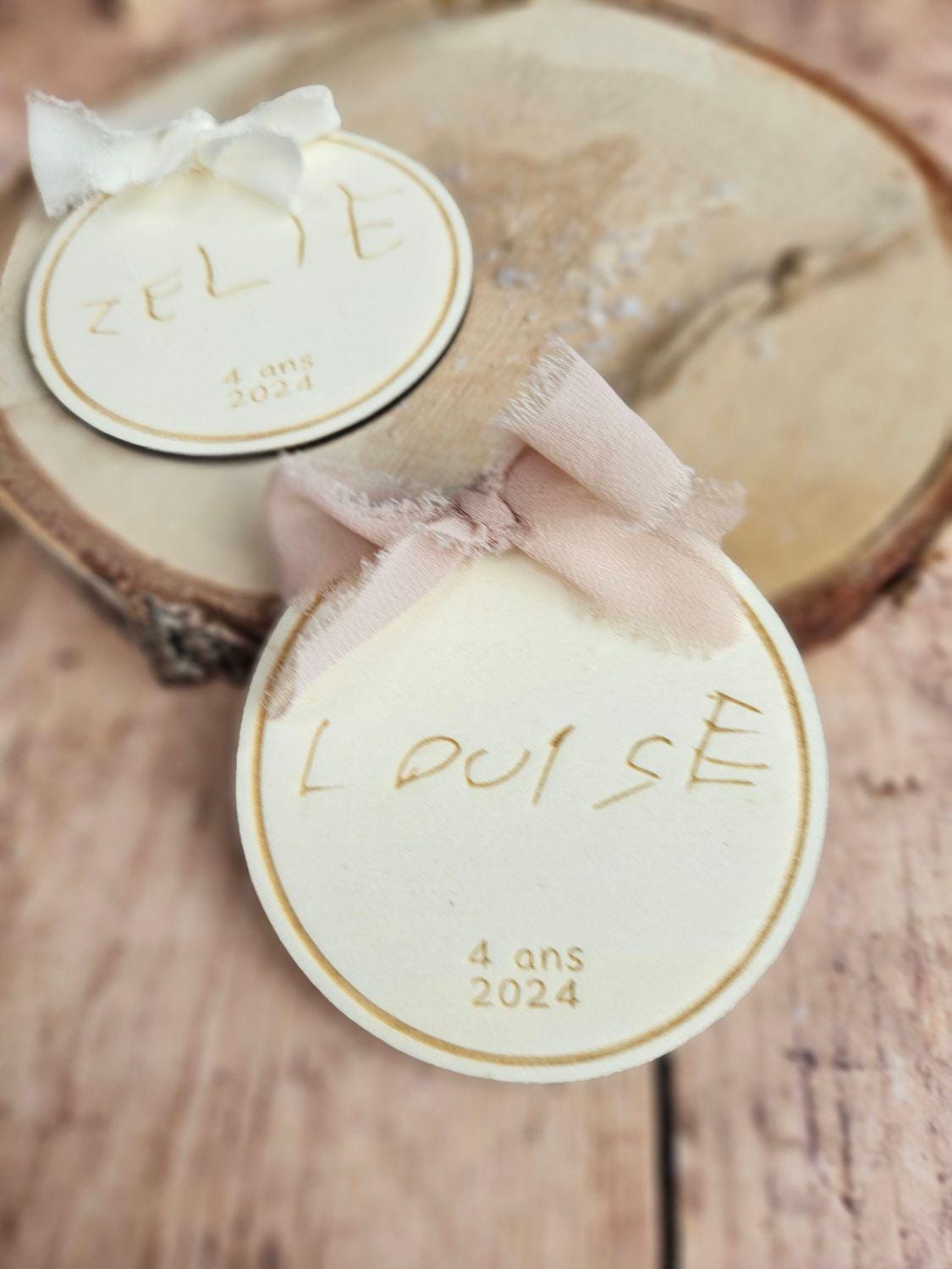 Boule / suspension de Noël Prénom enfant personnalisé / cadeau personnalisé enfant déco, noel prénom - dessin enfant - souvenir enfant