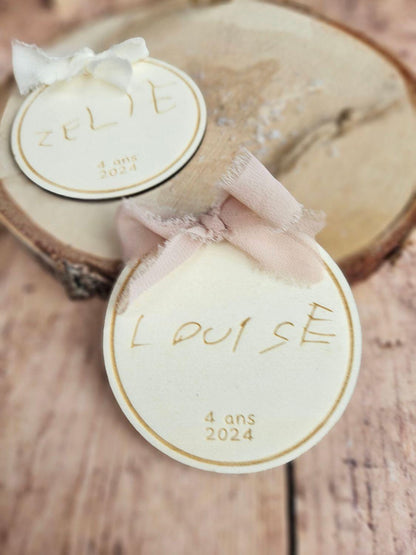 Boule / suspension de Noël Prénom enfant personnalisé / cadeau personnalisé enfant déco, noel prénom - dessin enfant - souvenir enfant