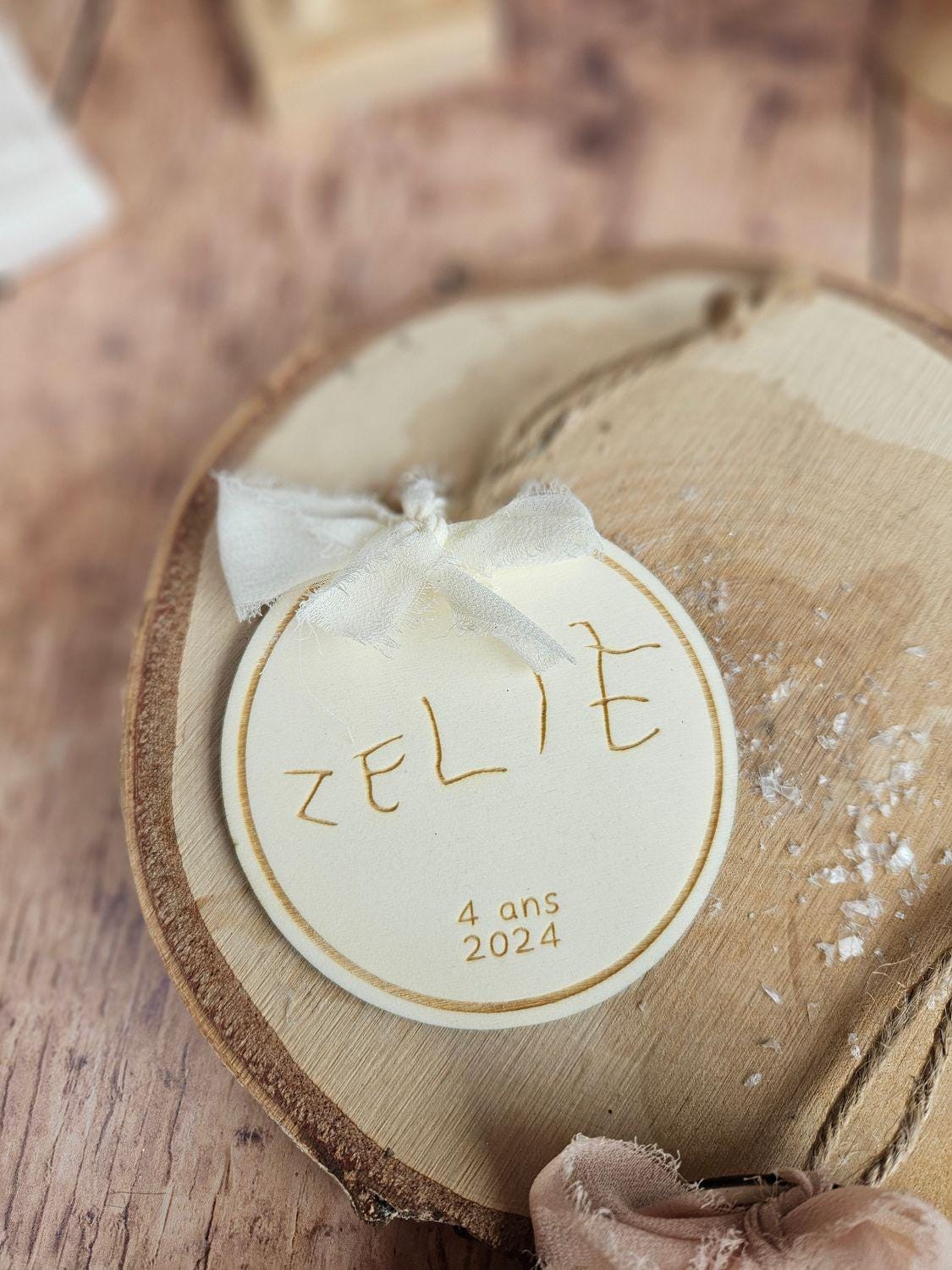 Boule / suspension de Noël Prénom enfant personnalisé / cadeau personnalisé enfant déco, noel prénom - dessin enfant - souvenir enfant