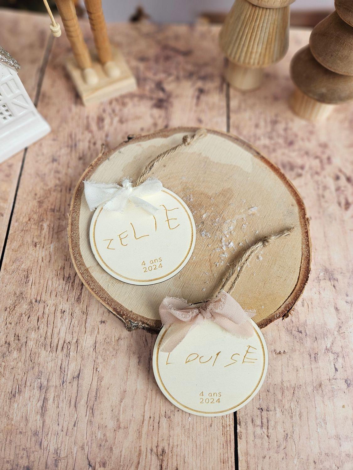 Boule / suspension de Noël Prénom enfant personnalisé / cadeau personnalisé enfant déco, noel prénom - dessin enfant - souvenir enfant