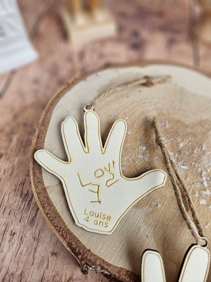 Boule / suspension de Noël Main enfant personnalisé / cadeau personnalisé enfant déco, noel prénom - dessin enfant - souvenir enfant