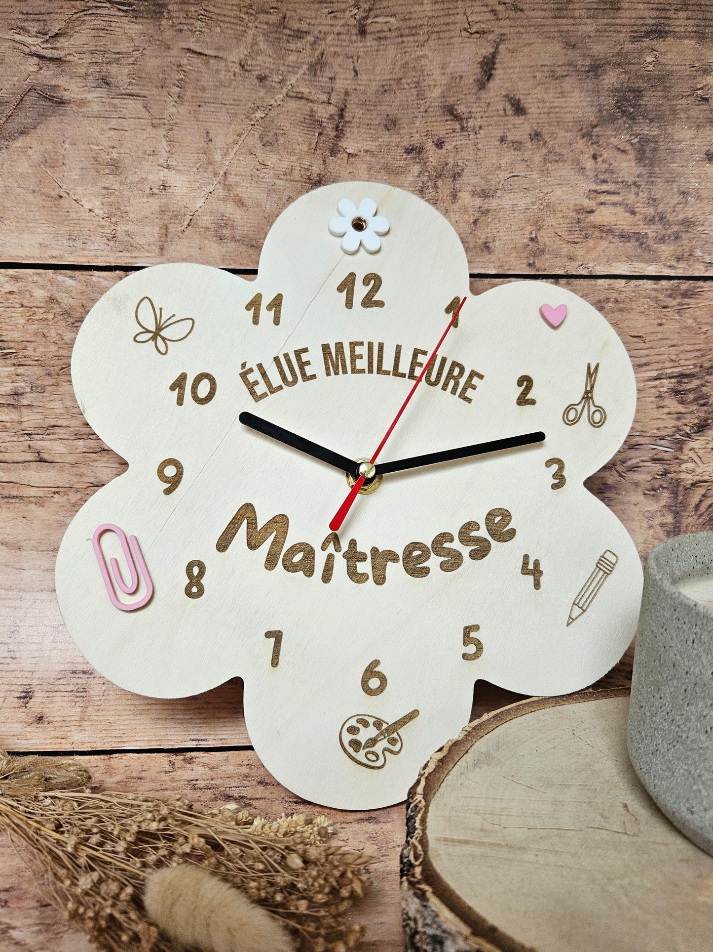 Horloge fleur bois personnalisé / Cadeau Maîtresse atsem nounou maître