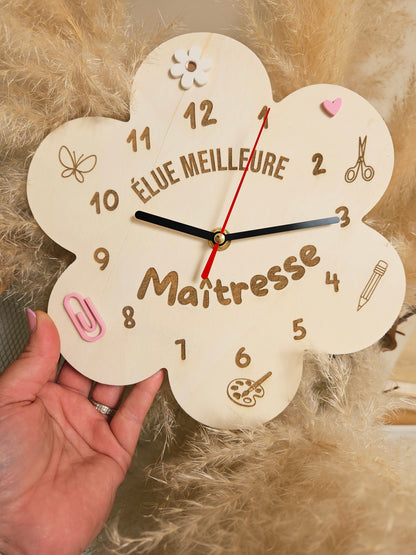 Horloge fleur bois personnalisé / Cadeau Maîtresse atsem nounou maître