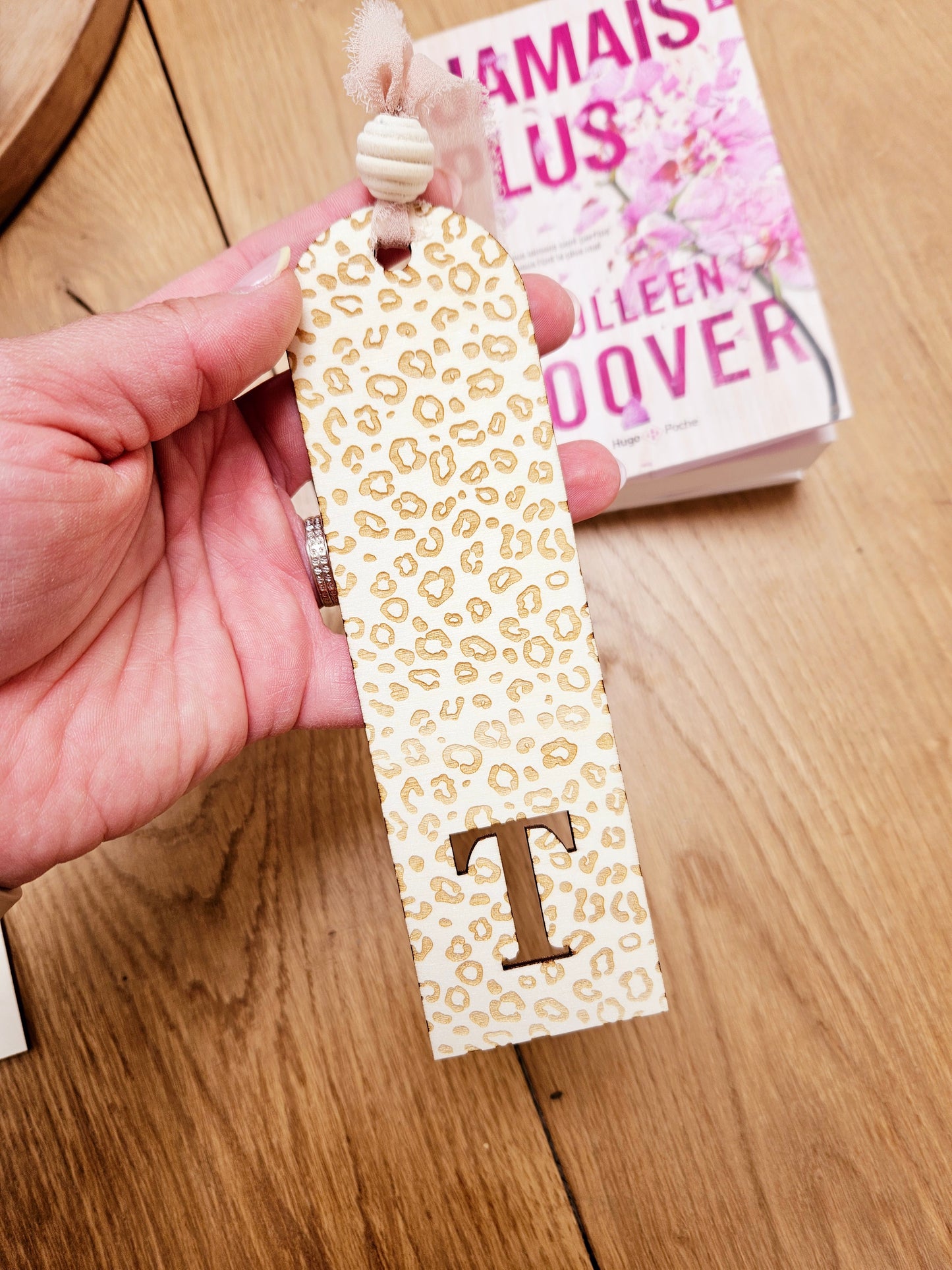 Marque page bois - personnalisé - léopard - initiale