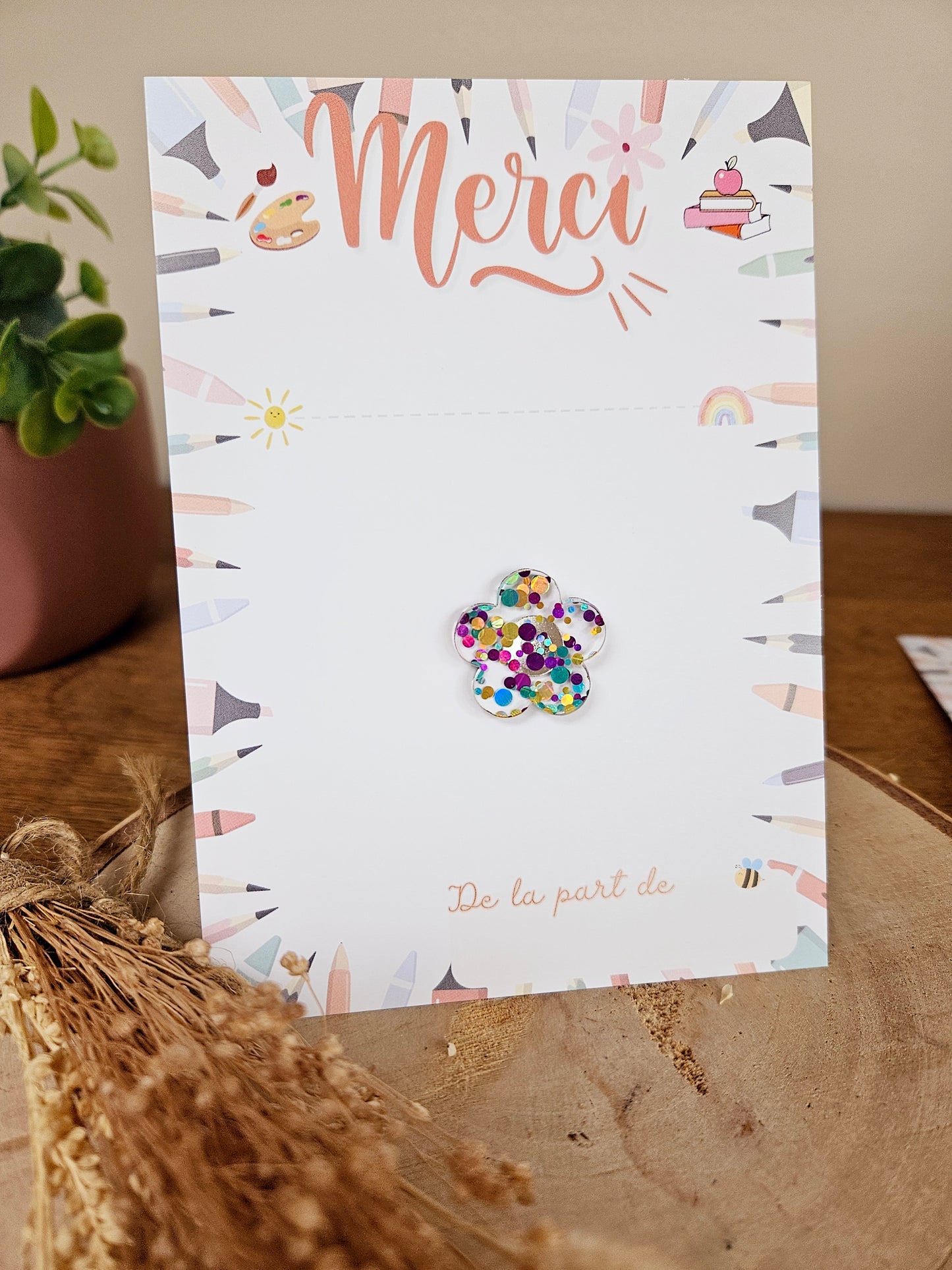 Pin's -coeur ou fleur marguerite -cadeau fin année - maîtresse école atsem nounou aesh avs ..