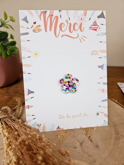 Pin's -coeur ou fleur marguerite -cadeau fin année - maîtresse école atsem nounou aesh avs ..