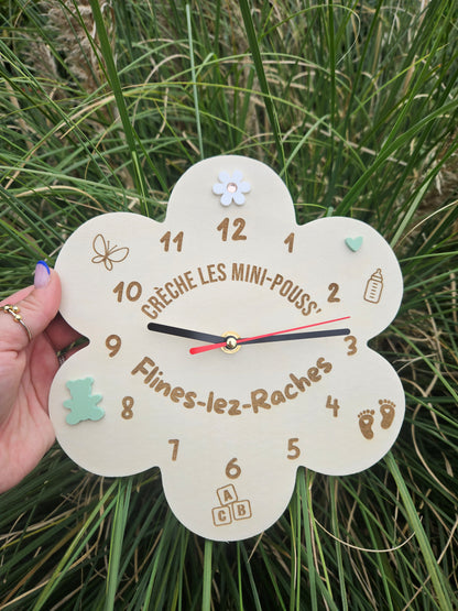 Horloge fleur bois personnalisé / Cadeau Maîtresse atsem nounou maître