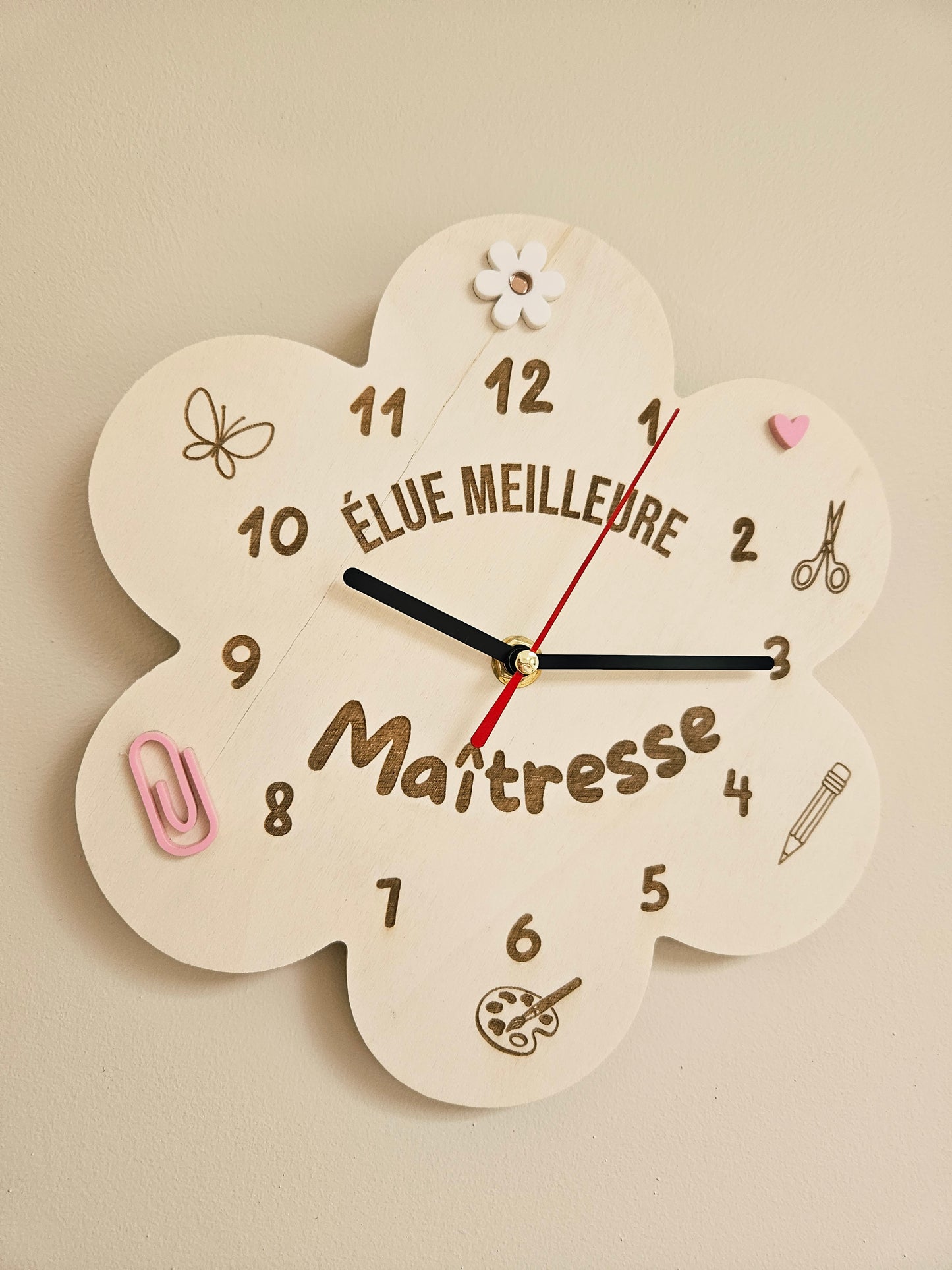 Horloge fleur bois personnalisé / Cadeau Maîtresse atsem nounou maître