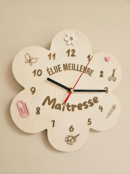 Horloge fleur bois personnalisé / Cadeau Maîtresse atsem nounou maître